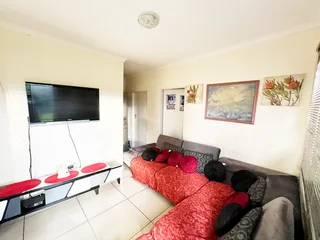 Secure 2-Bedroom And 1-Bathroonm Apartment On Argyle