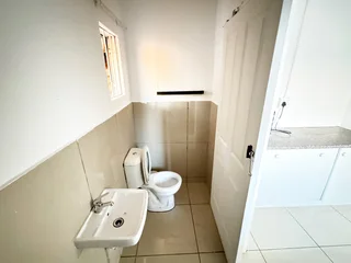 Secure 2-Bedroom And 1-Bathroonm Apartment On Argyle