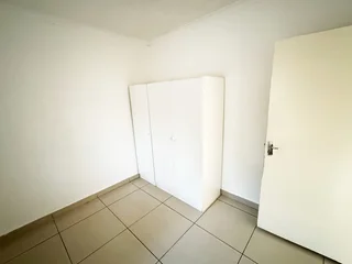 Secure 2-Bedroom And 1-Bathroonm Apartment On Argyle