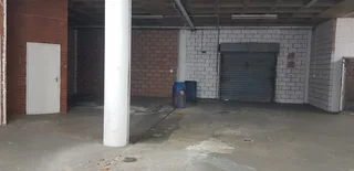 TO LET - 300m2 FACTORY SPACE  IN PHOENIX