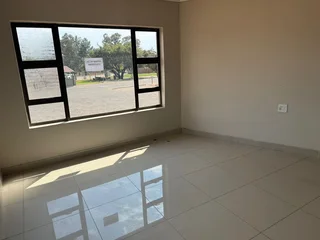 200 Sqm Office To Let Raslouw - with Mainroad Exposure