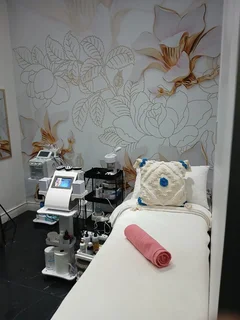 Commercial retail unit available for rental in Umhlanga Rocks.