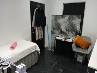 Commercial retail unit available for rental in Umhlanga Rocks.