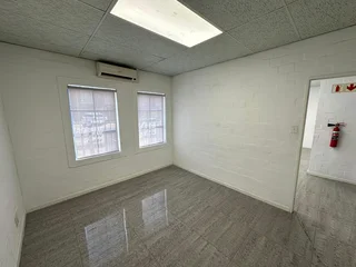 200m² Warehouse To Let in St Michael&#39;s Park, Salt River