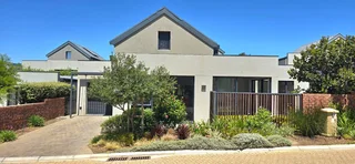 Secure &amp; Stylish 2-Bedroom Living in Oasis Life Retirement Village