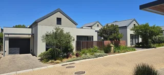 Secure &amp; Stylish 2-Bedroom Living in Oasis Life Retirement Village