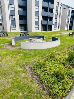 Secure 2-bedroom And 1-bathroom Apartment In Tryall Road, Parklands North