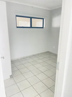 Secure 2-bedroom And 1-bathroom Apartment In Tryall Road, Parklands North