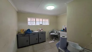 Mini Unit TO LET in Apex