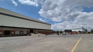 A-Grade 21,491m² Cross-Dock Logistics Powerhouse To Let | Raceway Industrial Park Gosforth Park -...