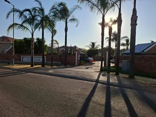 Pet-friendly 2-Bedroom And 1-Bathroom Townhouse In Moreleta Park