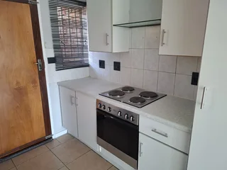 Pet-friendly 2-Bedroom And 1-Bathroom Townhouse In Moreleta Park