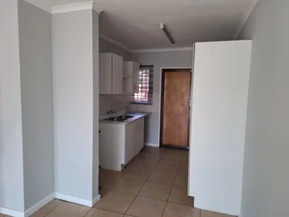 Pet-friendly 2-Bedroom And 1-Bathroom Townhouse In Moreleta Park