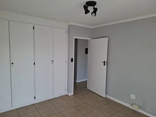 Pet-friendly 2-Bedroom And 1-Bathroom Townhouse In Moreleta Park