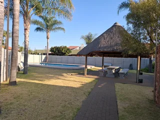 Pet-friendly 2-Bedroom And 1-Bathroom Townhouse In Moreleta Park