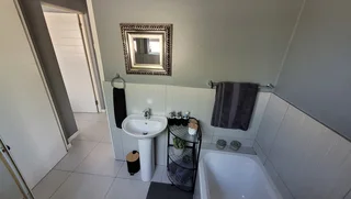 Modern 2-Bedroom And 1-Bathroom House With Spacious Garden