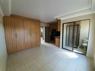 Flats to let at 76 Buffelsdoorn Street