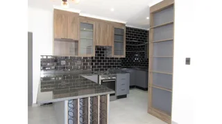 Secure 3-Bedroom And 2-Bathroom House In Frederick Drive Mainhouse