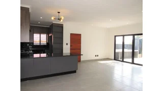 Secure 3-Bedroom And 2-Bathroom House In Frederick Drive Mainhouse