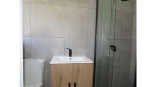 Secure 3-Bedroom And 2-Bathroom House In Frederick Drive Mainhouse