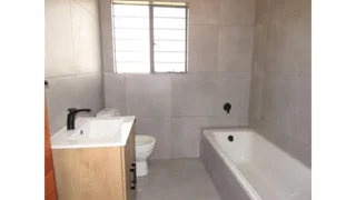 Secure 3-Bedroom And 2-Bathroom House In Frederick Drive Mainhouse