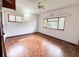 Spacious 4 Bedroom Family Home Shared property with a private cottage in Glen Ashley