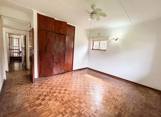 Spacious 4 Bedroom Family Home Shared property with a private cottage in Glen Ashley