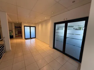 109m² Two Modern Office Units To Let in Table View