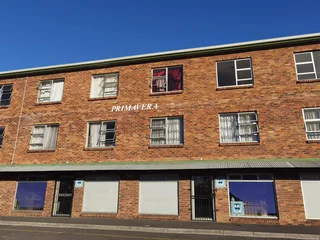 Secure, centrally-located apartment - neat as a pin!