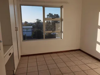 Secure, centrally-located apartment - neat as a pin!