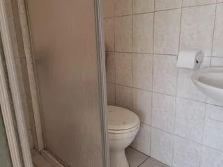 Secure, centrally-located apartment - neat as a pin!