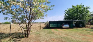 NATURE ON THE CITY&#39;S DOORSTEP