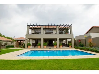 Spacious 1-Bedroom And 1-Bathroom Apartment In Fourways, Sandton