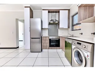 Spacious 1-Bedroom And 1-Bathroom Apartment In Fourways, Sandton