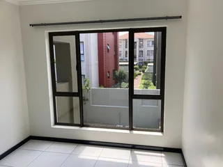 Spacious 1-Bedroom And 1-Bathroom Apartment In Fourways, Sandton