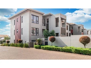 Spacious 1-Bedroom And 1-Bathroom Apartment In Fourways, Sandton