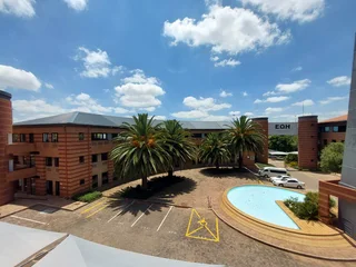 327 sqm Office to Let in Bedfordview