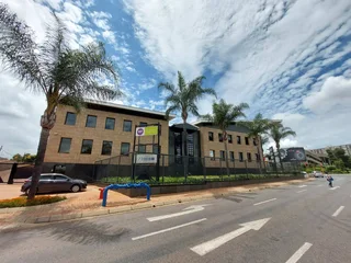 1000 sqm Office to Let in Bedfordview