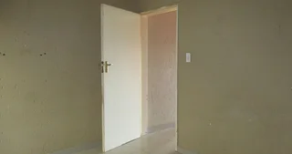 Stylish Ground-Floor Unit | Secure Estate Living in Glenvista