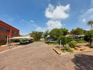 885 sqm Office to Let in Bedfordview