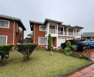 Spacious 3 bedroom duplex to rent in Mount Edgecombe