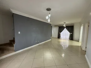 Spacious 3 bedroom duplex to rent in Mount Edgecombe