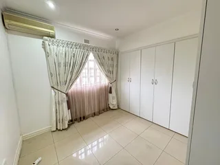 Spacious 3 bedroom duplex to rent in Mount Edgecombe