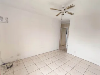 FULLY FITTED APARTMENT IN FORESTHAVEN UNDER R530 000.00