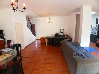 Spacious, Stylish Duplex in Prime Essenwood – Pet-Friendly &amp; Secure