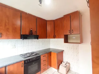 FULLY FITTED APARTMENT IN FORESTHAVEN UNDER R530 000.00