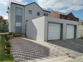 2 Bedroom Townhouse to rent in Honeydew Country Estate