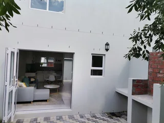 2 Bedroom Townhouse to rent in Honeydew Country Estate