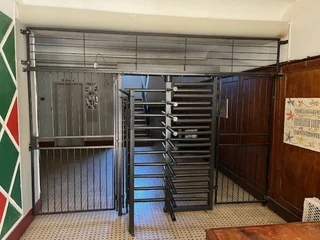 Secure 2-bedroom Flat In Tudhope Avenue, Berea