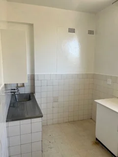 Secure 2-bedroom Flat In Tudhope Avenue, Berea